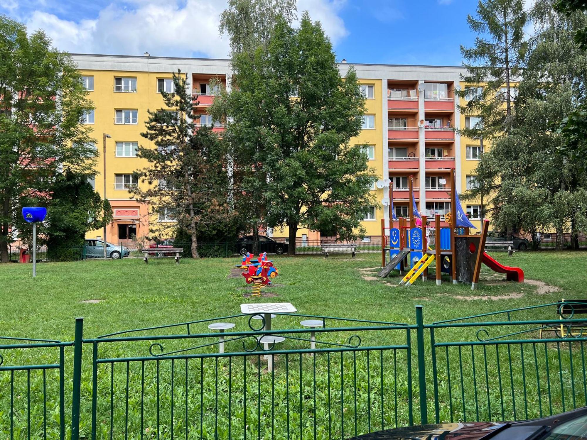 Simcity I Free Parking 24H Self Check-In Banská Bystrica Exteriör bild